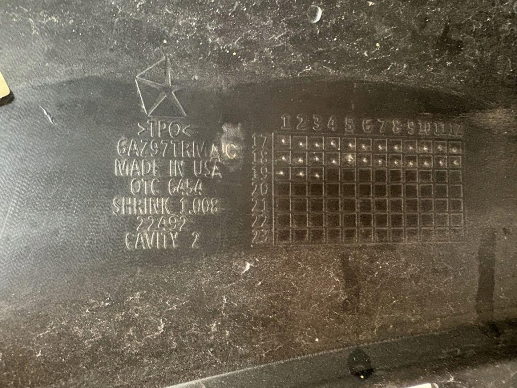 Бампер перед передний jeep cherokee kl рестайлинг Киев