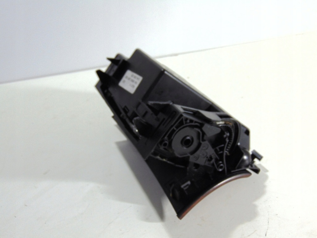 фото №6, Попільничка роз'єм 12v mercedes w219