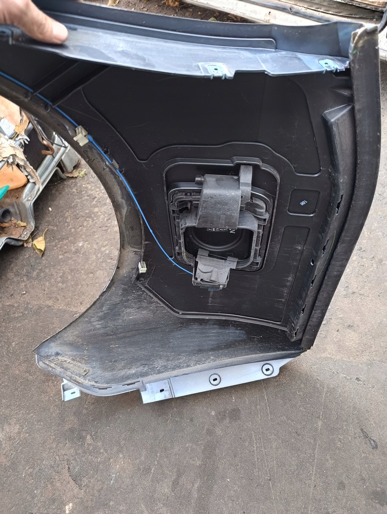 фото №7, Bmw i3 l01 крила правий задня задній c2v кришка роз'єм ładowani 7335767