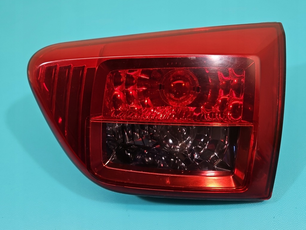 фото №1, Лампа крышки задняя правая peugeot 4007