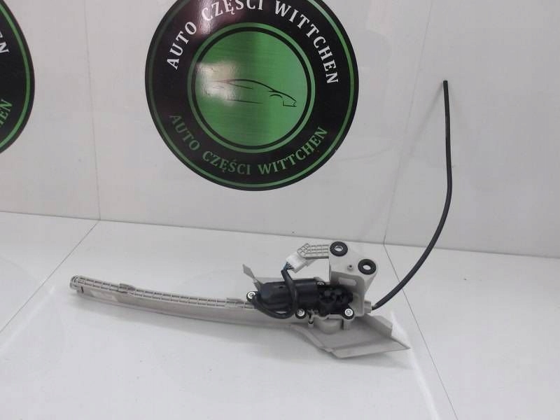 фото №1, Mercedes c w205 направляющая шторка задняя