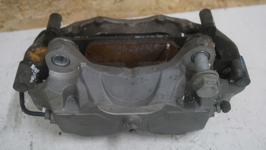 Супорт гальмівний правий перед audi q5 80a Ціна