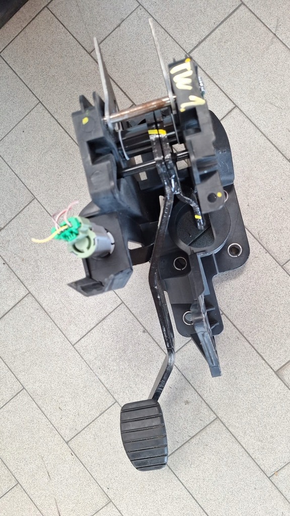 фото №1, Педаль потенциометр renault twingo iii 465015994r