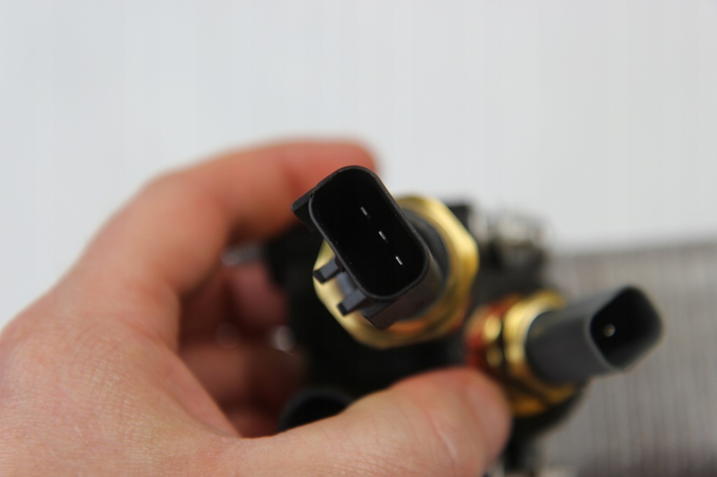 Радіатор оливи радіатор chrysler pacifica dodge durango 3.6 68596318aa в Україні