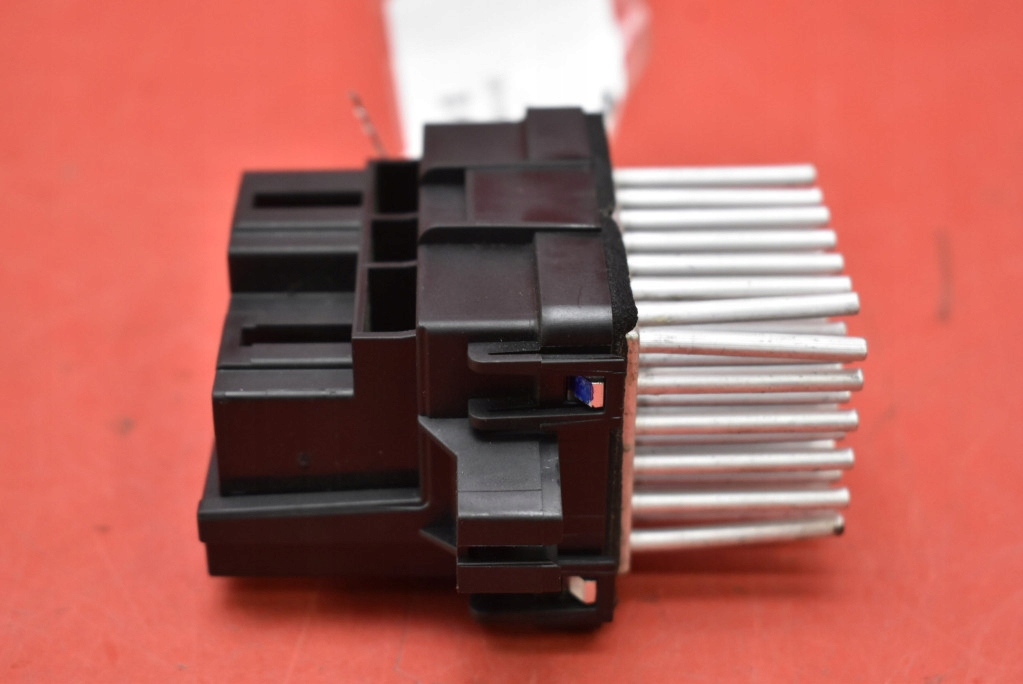 Резистор обдув резистор резистор 13598091 opel mokka a 12-15 в Украине