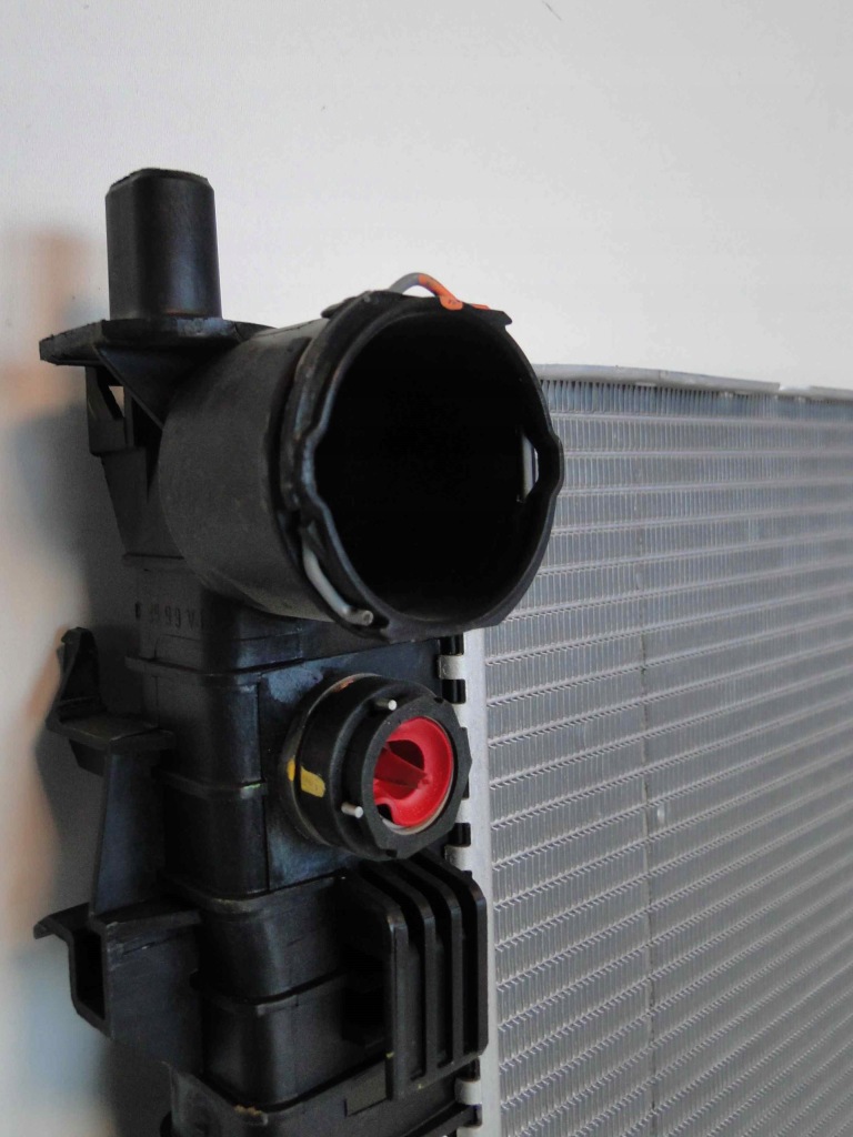 Купить Mercedes c 203 sport купе рестайлинг  радиатор воды