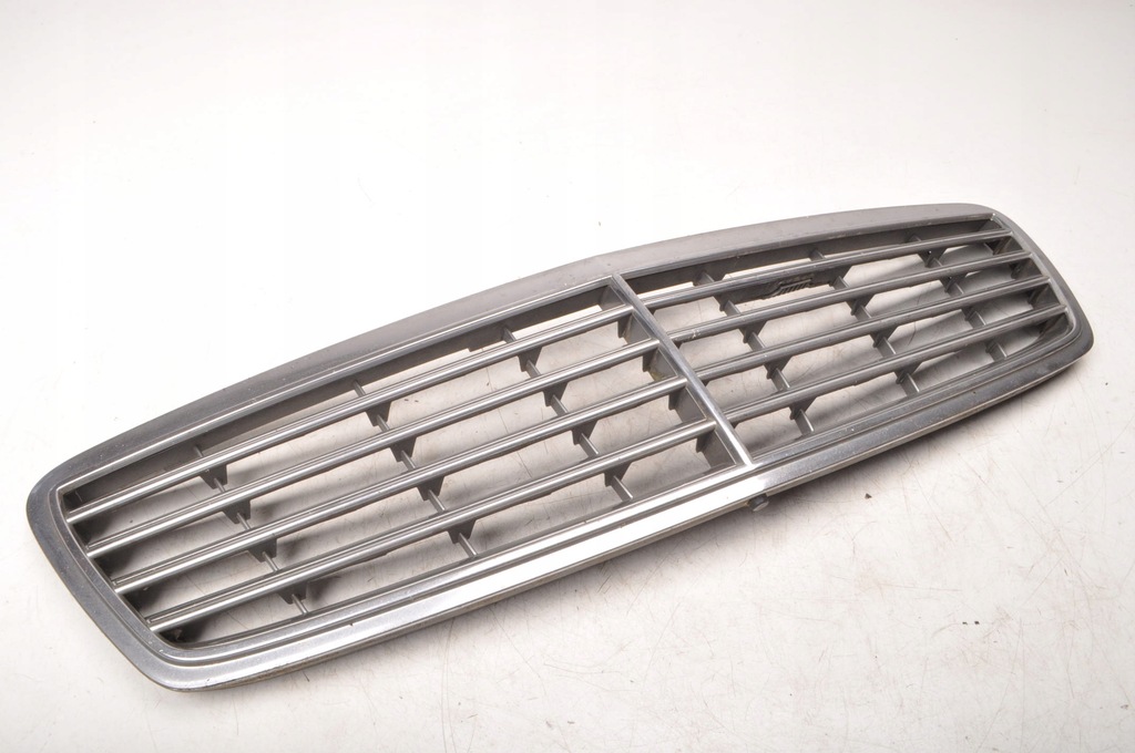 фото №1, Mercedes w203 решётка радиатора решётка радиатора a2038800183