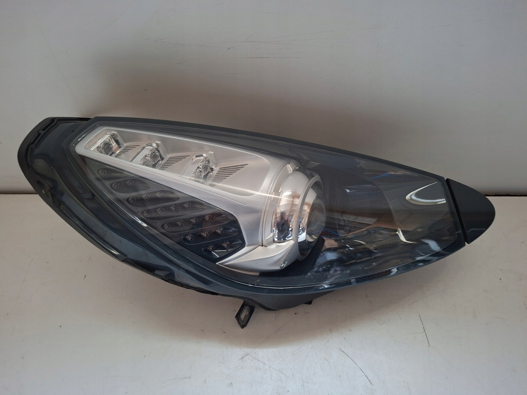 Купити Лампа перед права ferrari california