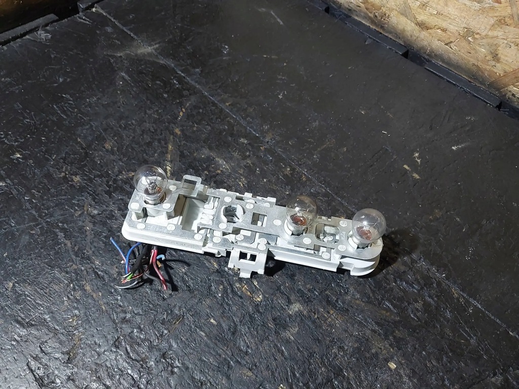 фото №5, Вкладыш лампы задний левый audi a4 s4 b5 8d kombi lift 8d9945257