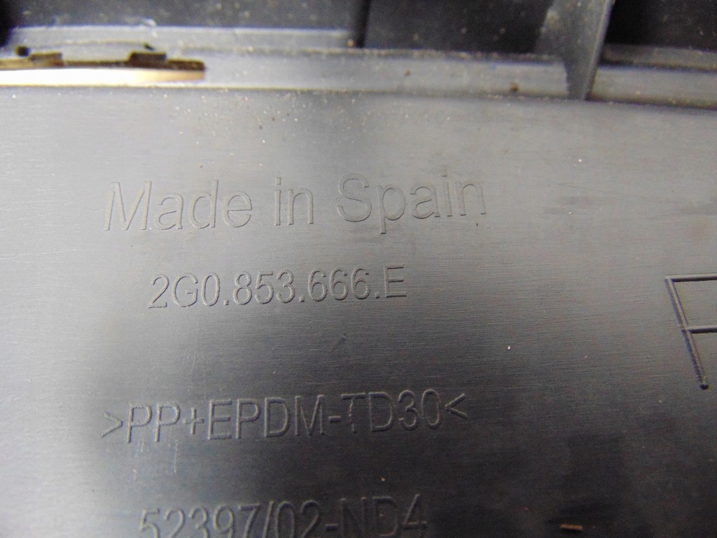 фото №12, Решітка w бампер права vw polo r-line 2g0853666e