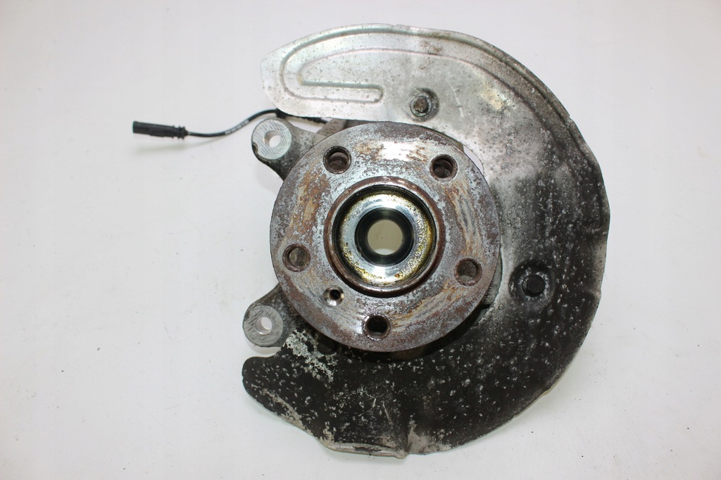 фото №1, Поворотный кулак ступица левая перед 6876645 bmw f44