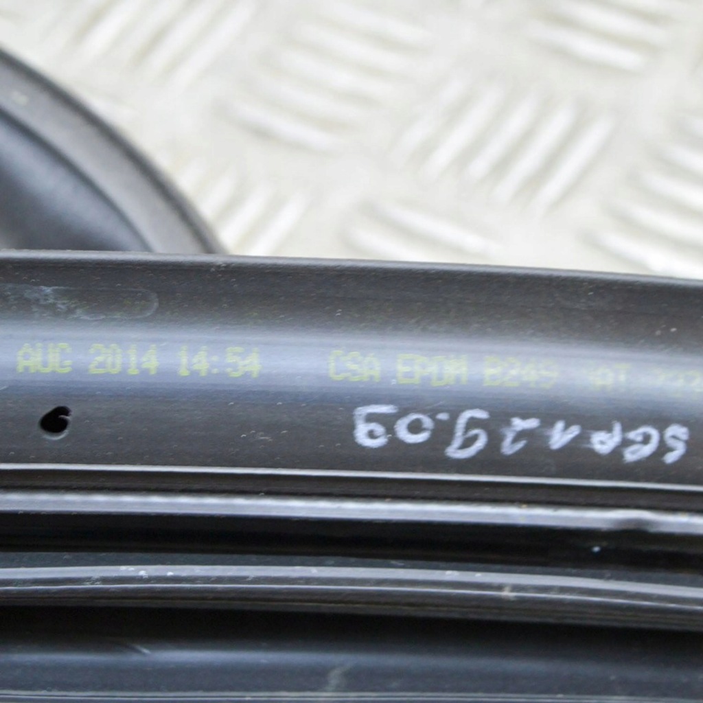 фото №6, Maserati quattroporte 2015 правая сторона прокладка дверь передних