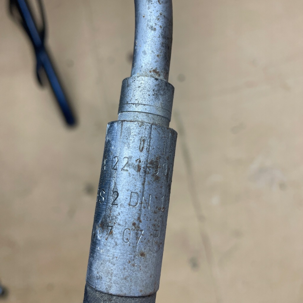 Mercedes w221 s шланг патрубок масляний підвіска abc 2219971682 a2219971682 Зі Шроту