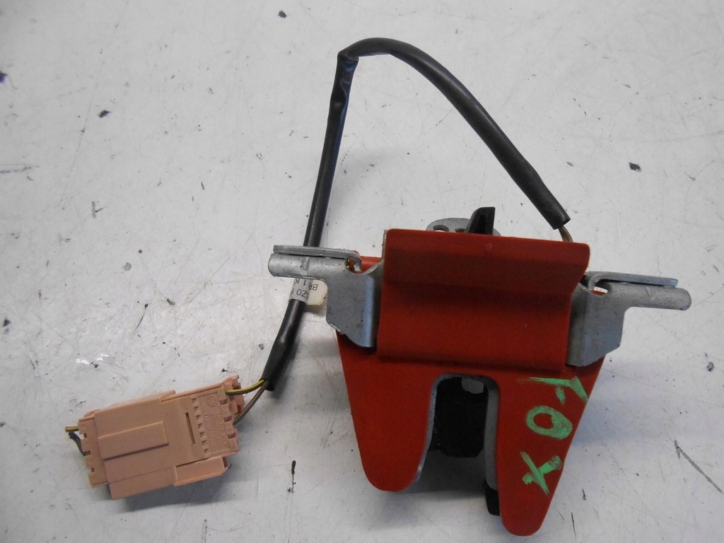 фото №1, Замок крышки задняя vw fox 5z6827505 #