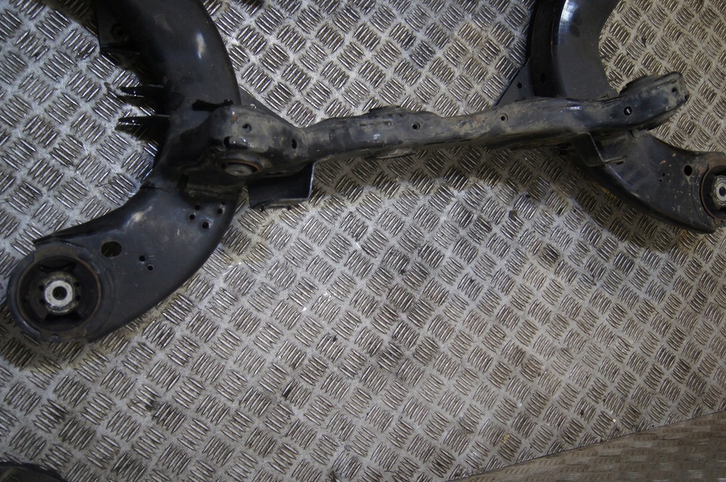 фото №4, Балка підвіска задня підрамник 3.6 challenger 15-18