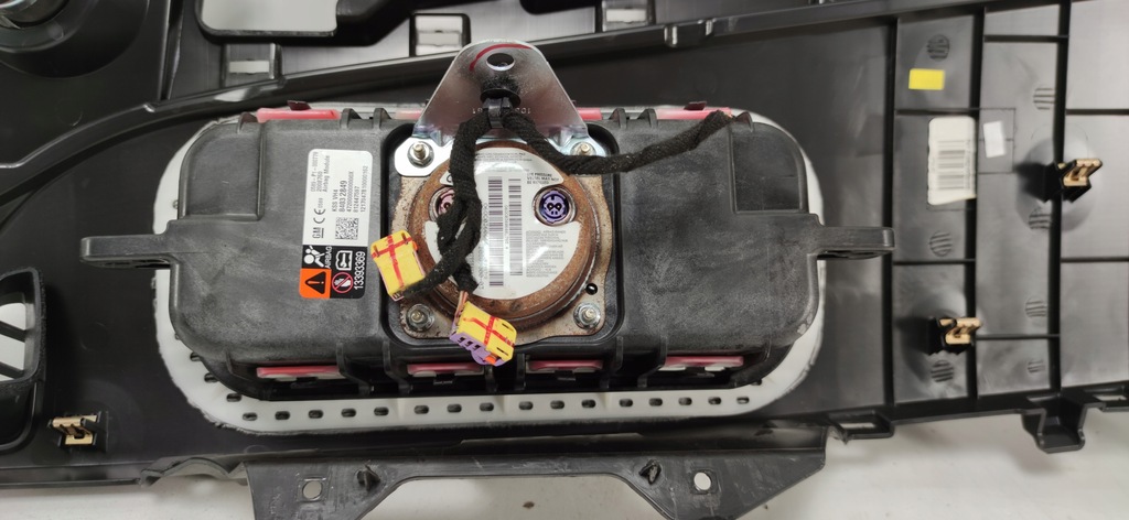 фото №11, Camaro vi 16- панель приладів консоль подушка безпеки пасажира