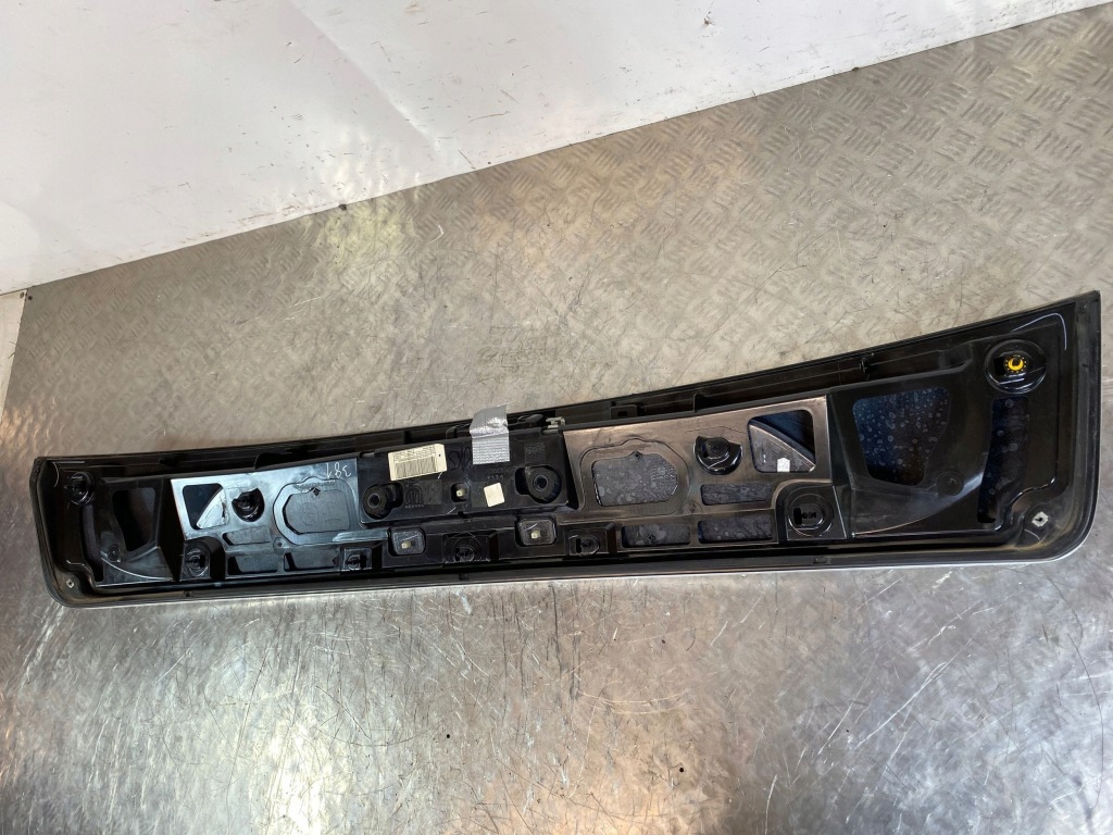 фото №10, 2021 alfa romeo stelvio молдинг освітлення номерного знака ls395828