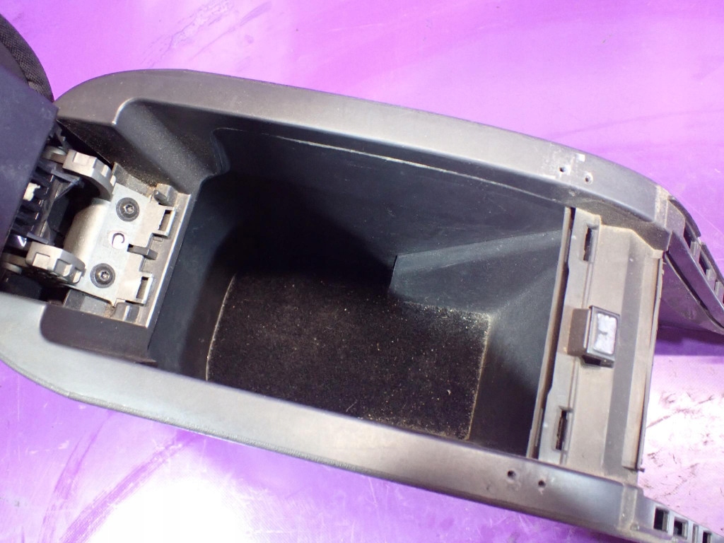 Renault megane 2 hb 5d 02-06 подлокотник туннель средний 8200183144 Недорого