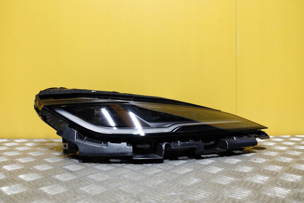 Купить Tesla model 3 highland рестайлинг  2023 2024- фара фара full led r америка