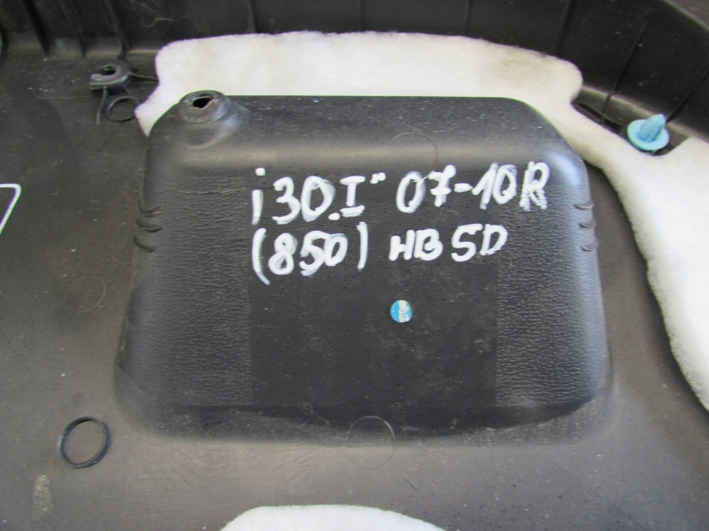 Накладка кришки задні 81751-2l000 hyundai i30 07-10r Київ