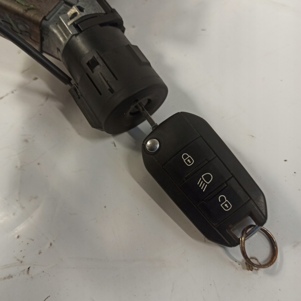 Citroen c3 ii ds3 колонка кермова 1811933100 в Україні