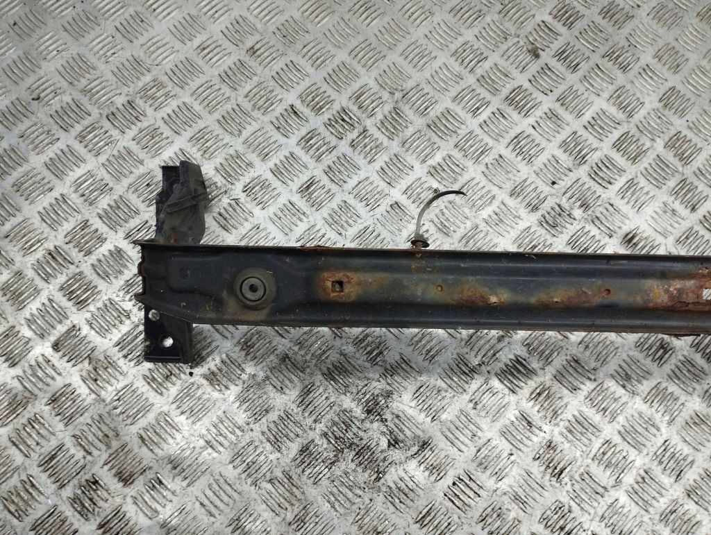 фото №9, Volvo v40 2013 панель кронштейн радиатора / dół