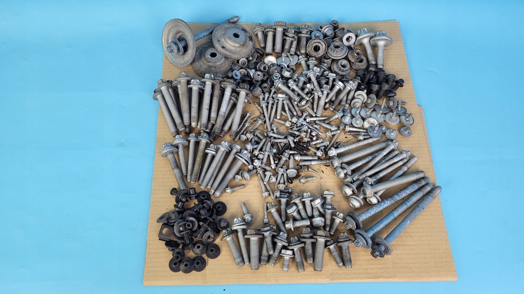 фото №12, Mercedes x247 glb 200 23r болты подвеска кузов салона 9kg