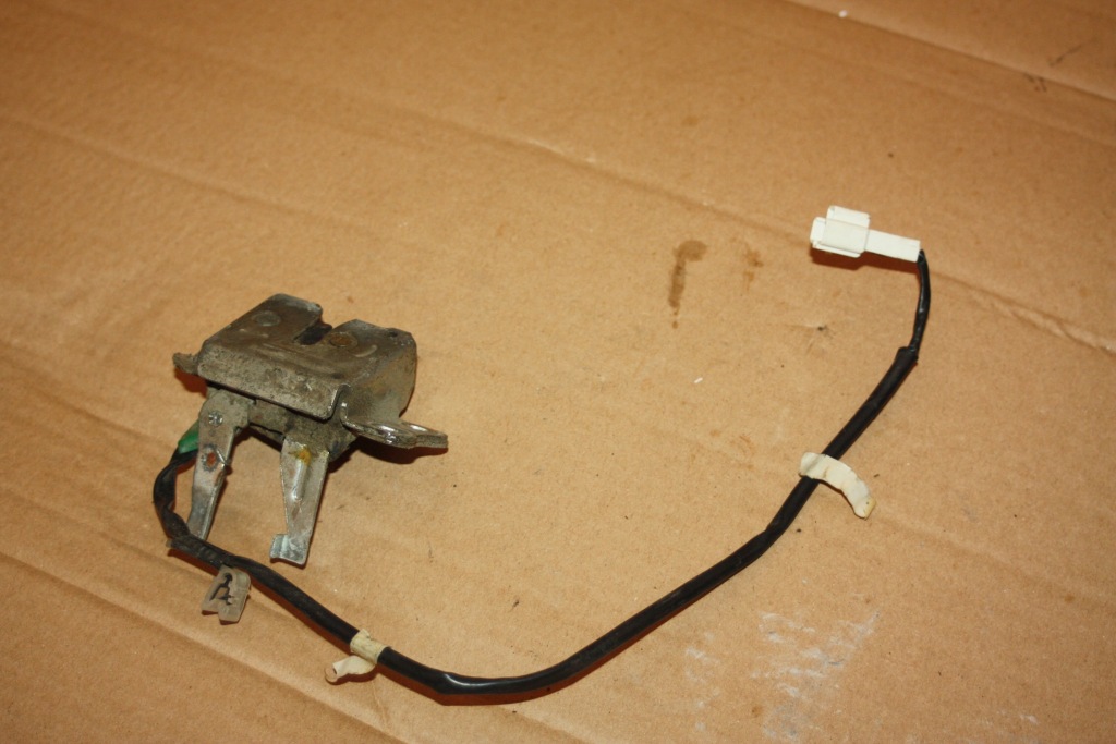 фото №1, Замок крышки toyota yaris