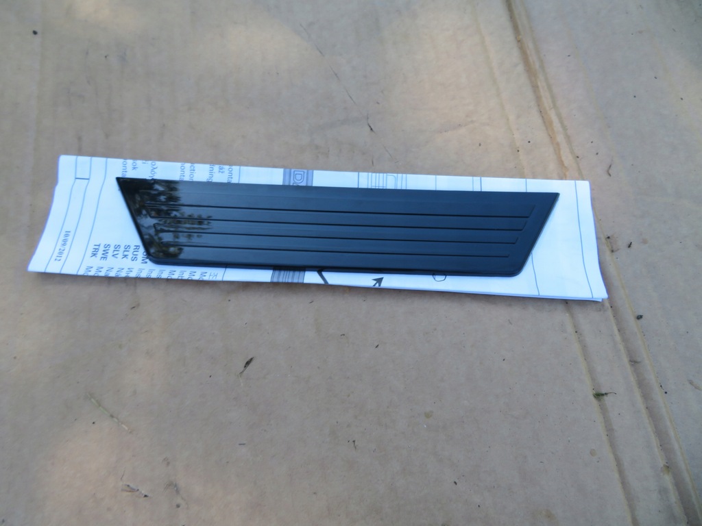 фото №1, Молдинг порог правая dacia duster 8201351844