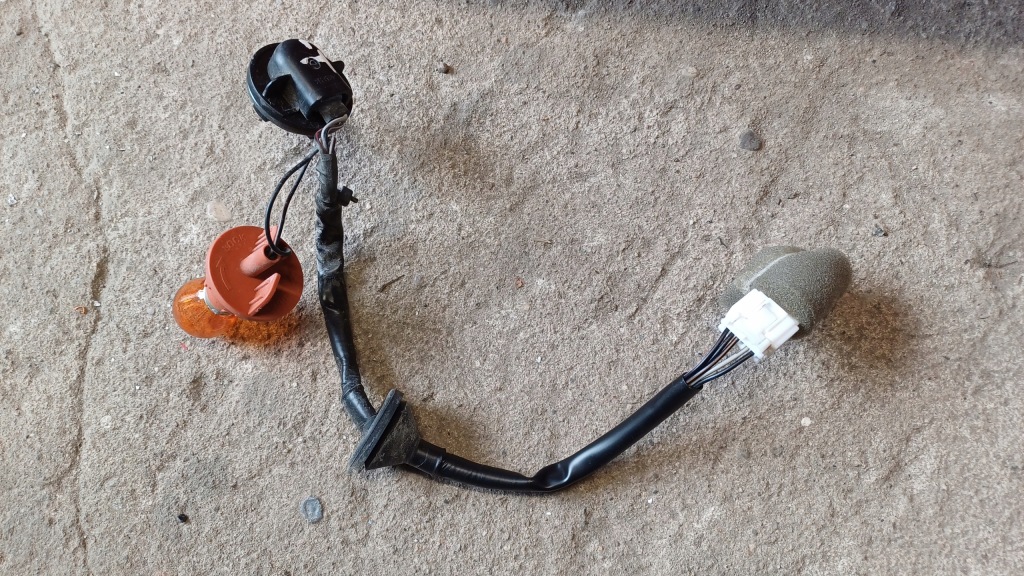 фото №1, Kia stonic цоколь лампочка вкладиш лампи задня