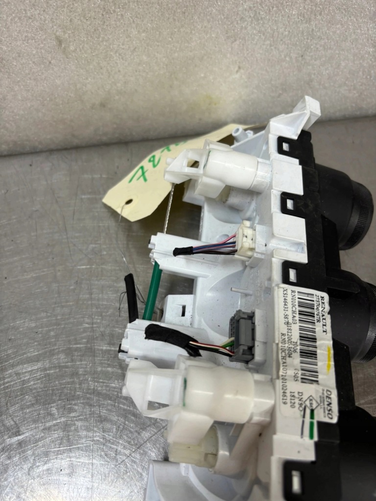 фото №4, Панель обдув renault clio v 5 275700767r