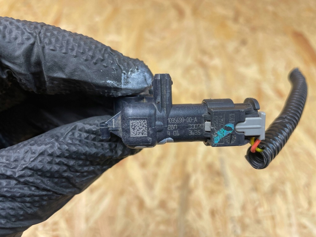 фото №9, Датчик удара ударный штекер tesla model 3 1095699-00-a 2017-