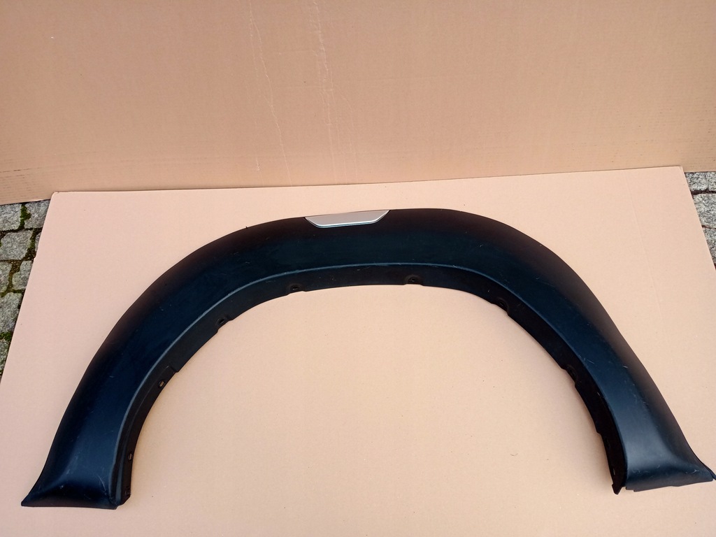 фото №1, Toyota hilux viii права молдинг крила задня