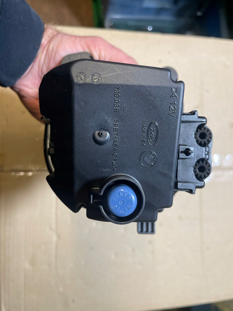 Свет противотуманные передние bmw оригинальный номер 7390300003 Недорого