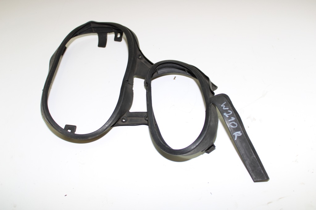 Купити Mercedes w210 прокладка лампи фара права передня 144274-00