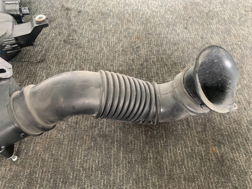 фото №9, Suzuki sx4 s-cross lift 1.0 19r корпус фильтра воздухозаборник воздуха оригинал