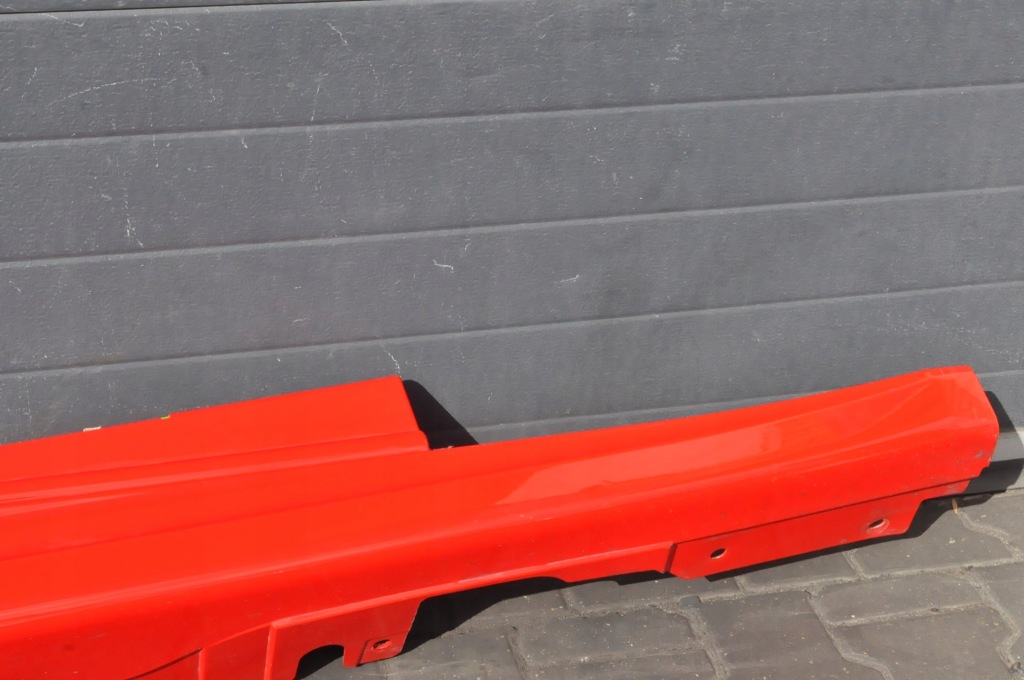 Ferrari california 4.3 накладка поріг права 69749600 Доставка