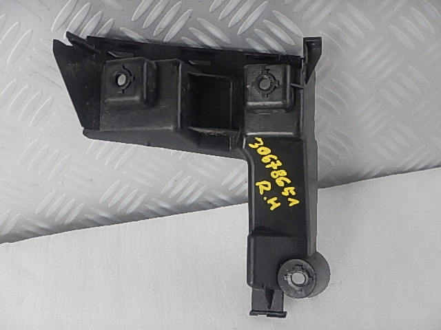 фото №1, Volvo v70 xc70 07- правый направляющая бампера задняя