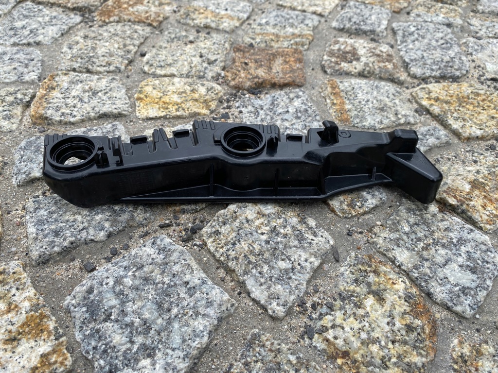 Audi e-tron 4ke напрямна бампера правий перед 4ke807284 оригінал новий Ціна