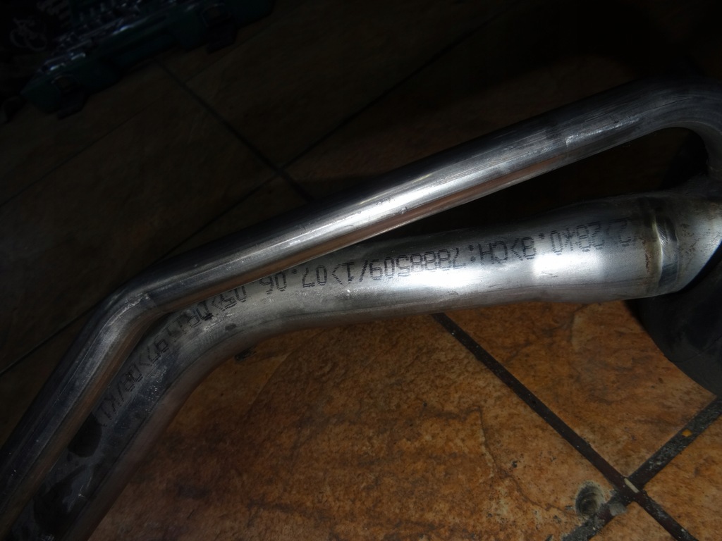 фото №5, Volvo v50 2.0d труба заливная горловина топлива