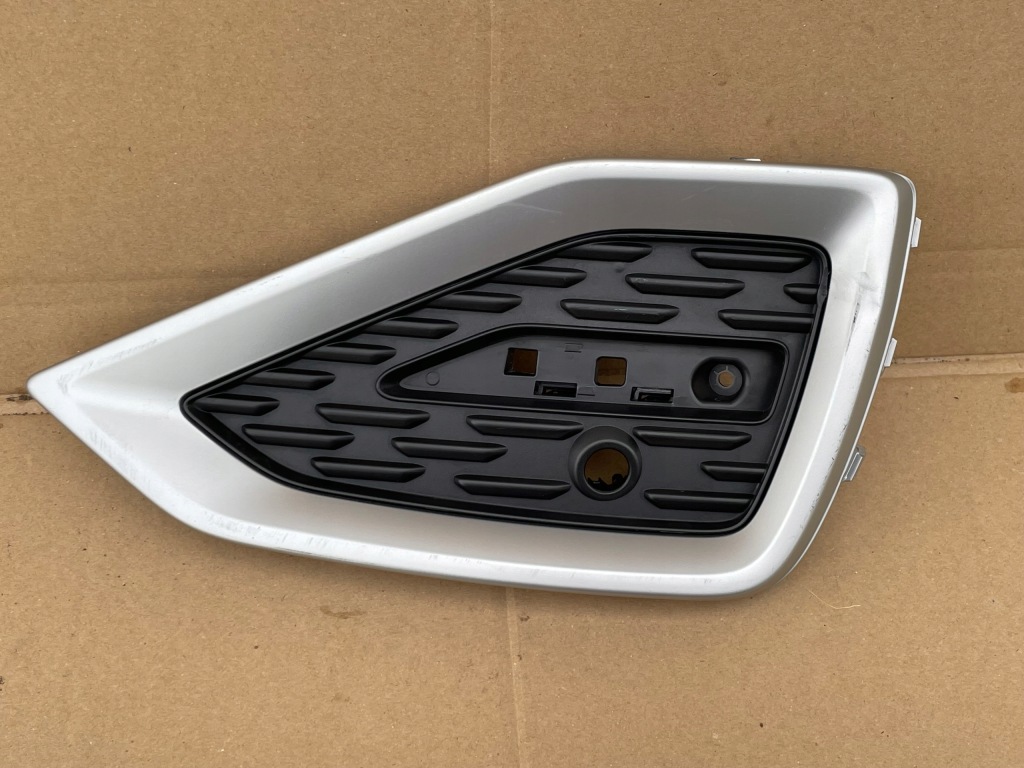 Купити Audi q2 lift ліва решітка бампера задня задня