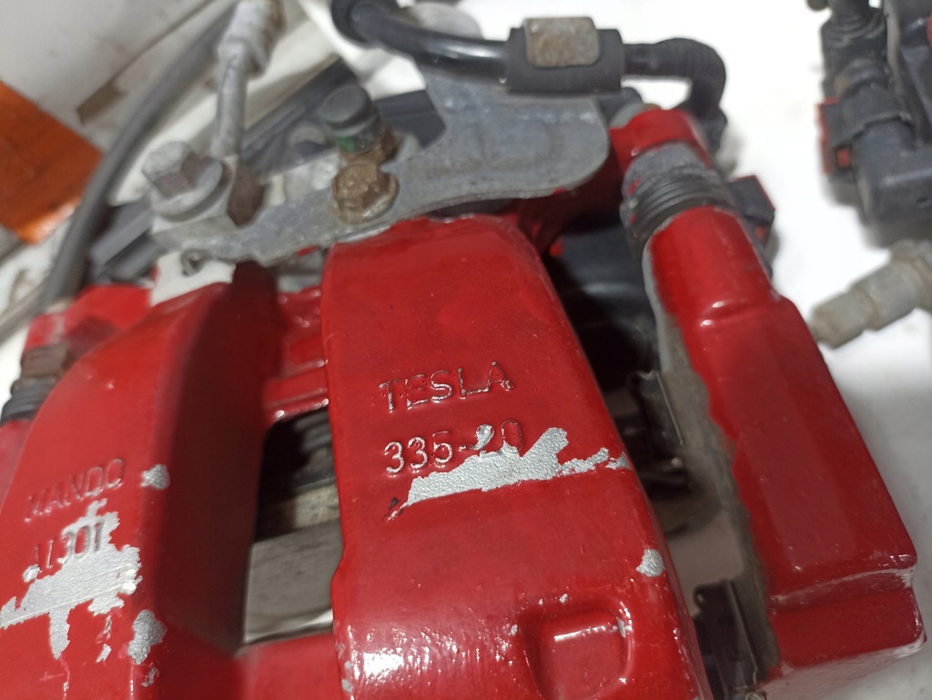 фото №14, Tesla model 3 суппорты тормозные диски тормозные