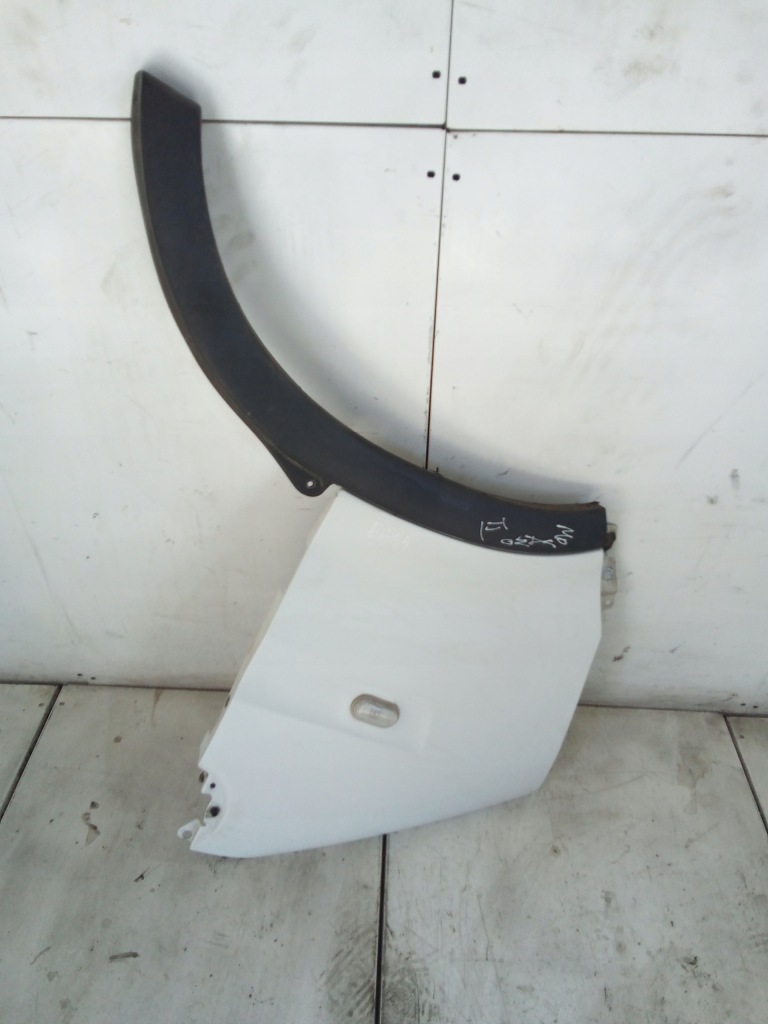 Купити E644 крило ліве перед master 2 білий