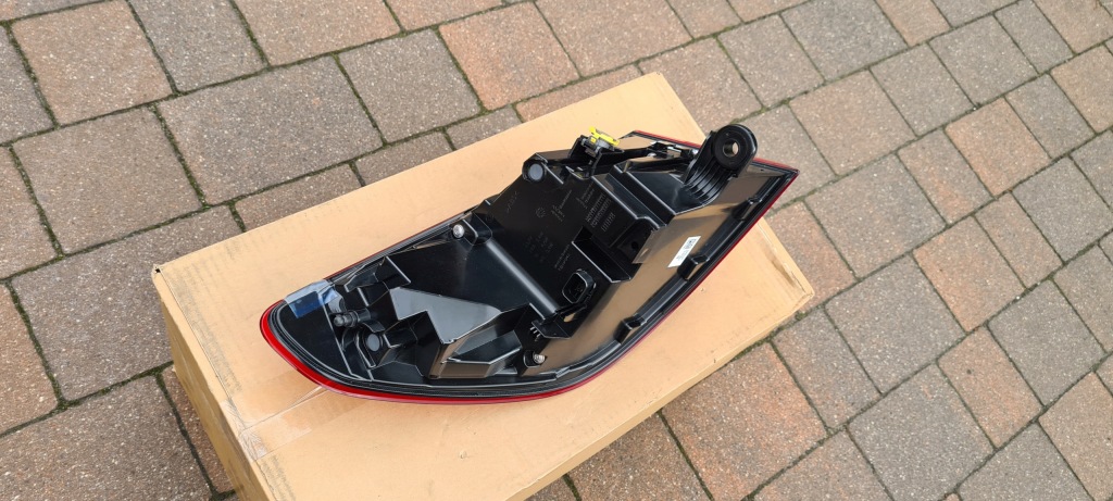 Лампа задня права full led bmw 1 f40 19 - 23 r. оригінал в Україні