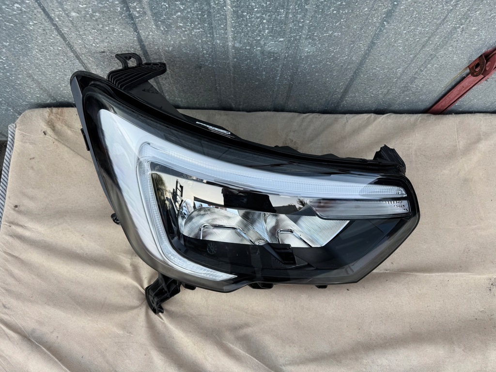 фото №1, Renault master iv лампа права фара 260105567r