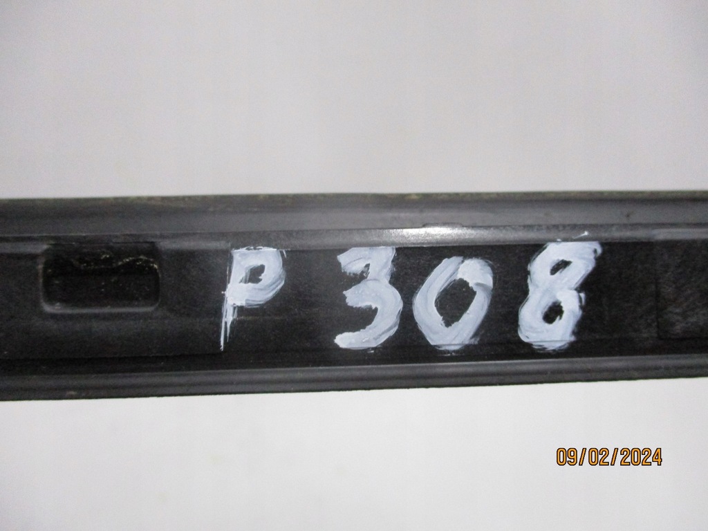 фото №9, Молдинг стекло лобовое peugeot 308 t10 98355044 левая