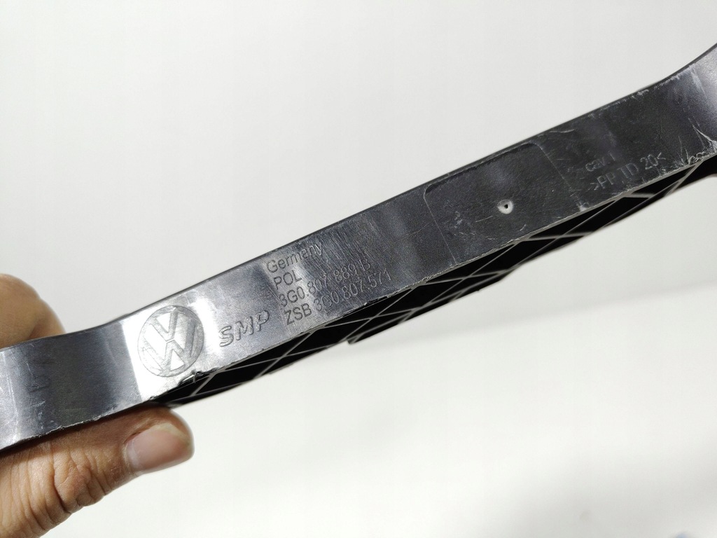 фото №12, Volkswagen passat b8 направляющая кронштейн бампера перед