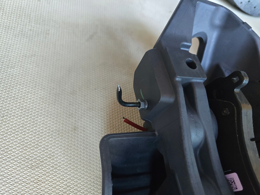 фото №9, Гальмівні диски супорти гальмівні колодки гальмівні ceramika ferrari sf90 стан jak новий !