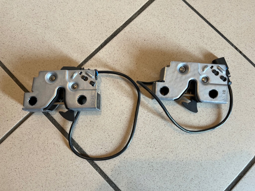 фото №1, Skoda fabia iii 3 6v0 замок капот засувка