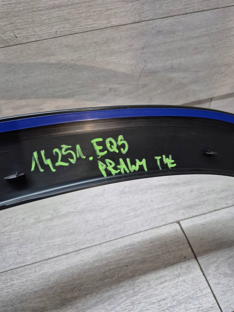 фото №7, 14251. mercedes eqs молдинг крыло правый задняя a2968808400